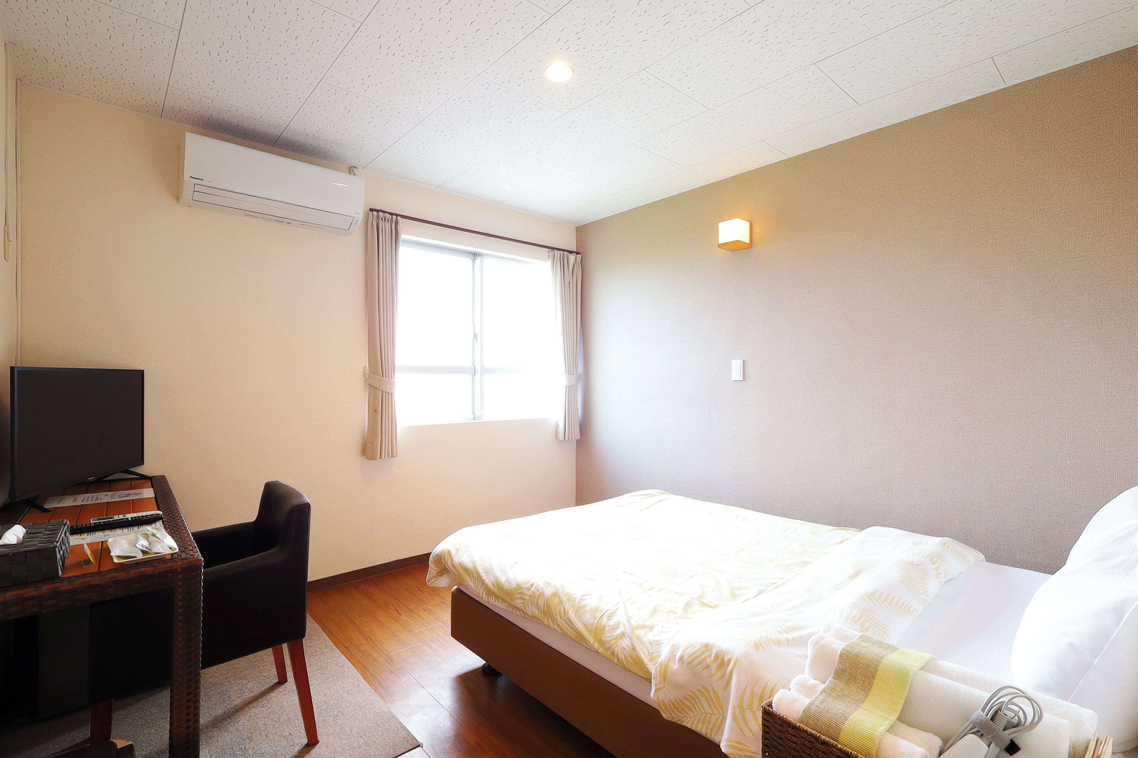 Habitación doble estándar | Escritorio, insonorización, wifi gratis y ropa de cama 