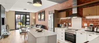 Easy Stay - The Vantage