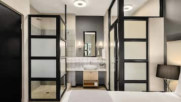 Vantage 203 Superior 2 Bed 2 Bath (14) | Bathroom