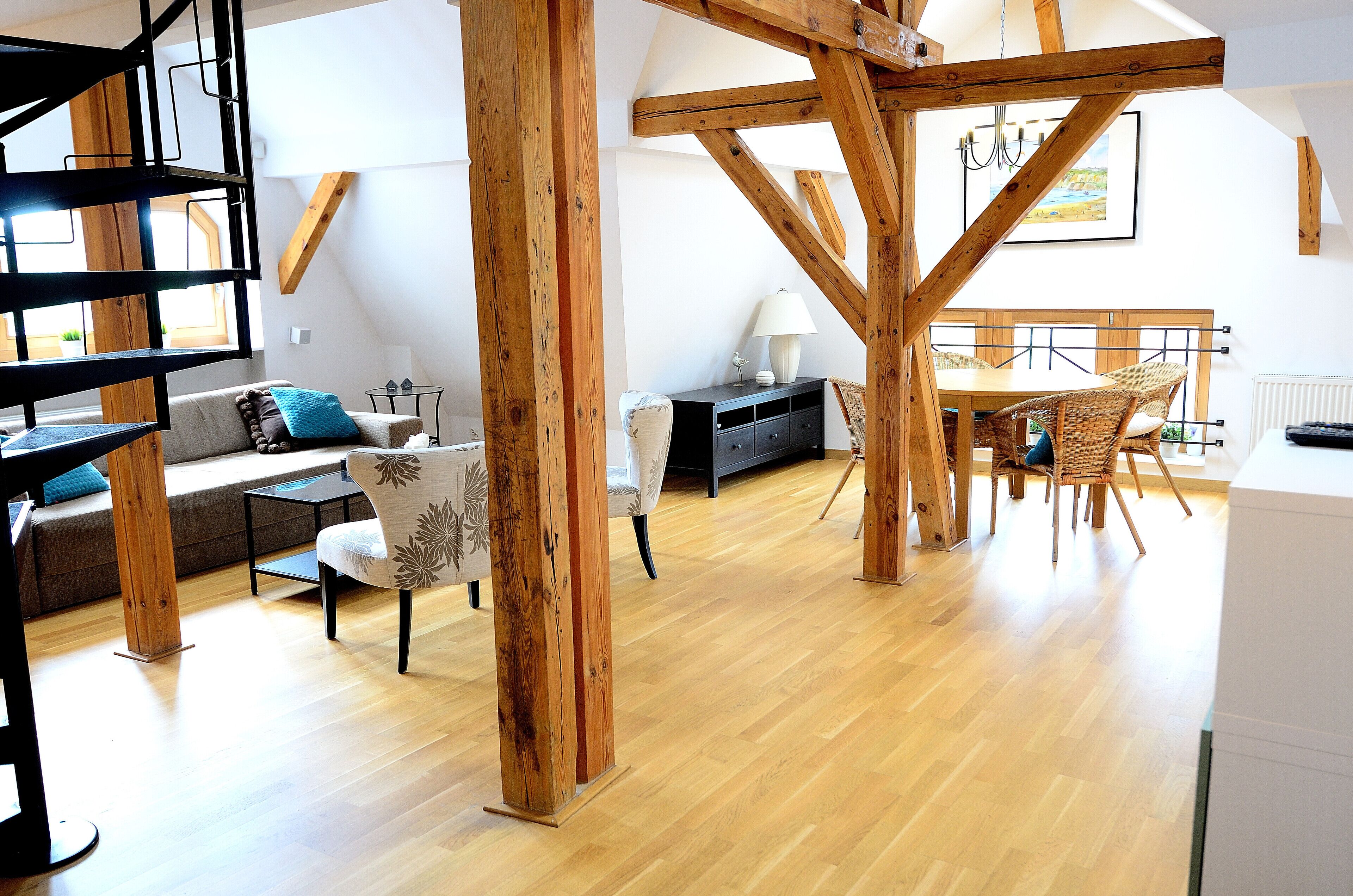 Apartment | Living area | 40-inch flat-screen TV with digital channels, TV