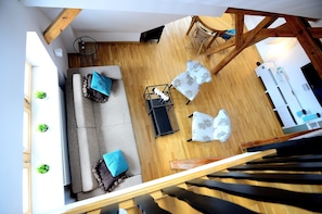 Apartment | Wohnzimmer | 40-Zoll-Flachbildfernseher mit Digitalempfang, Fernseher