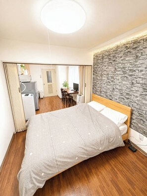 Room 303, Non Smoking