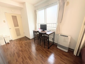 Kamer, niet-roken (Room 303) | Een bureau, gratis wifi, beddengoed