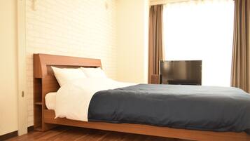 Room (703) | Desk, free WiFi, bed sheets