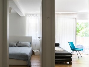 3 bedrooms, desk, iron/ironing board, travel cot