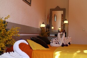 Double Room | Blackout drapes, free cribs/infant beds, bed sheets