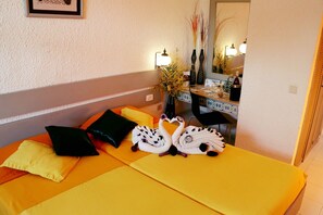 Blackout curtains, free cots/infant beds, bed sheets - Sun Holiday Beach hôtel (Nabeul)