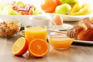 Daily continental breakfast (EUR 5 per person)