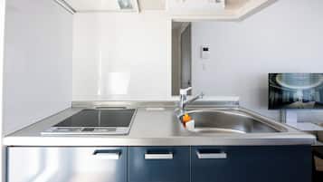 公寓 | 私人小型廚房 | 電冰箱、微波爐、爐台、電熱水壺