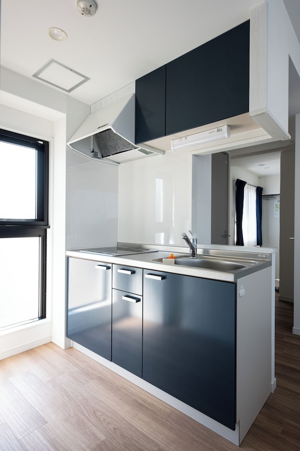 Appartement | Coin cuisine privé | Réfrigérateur, micro-ondes, plaque de cuisson, bouilloire électrique