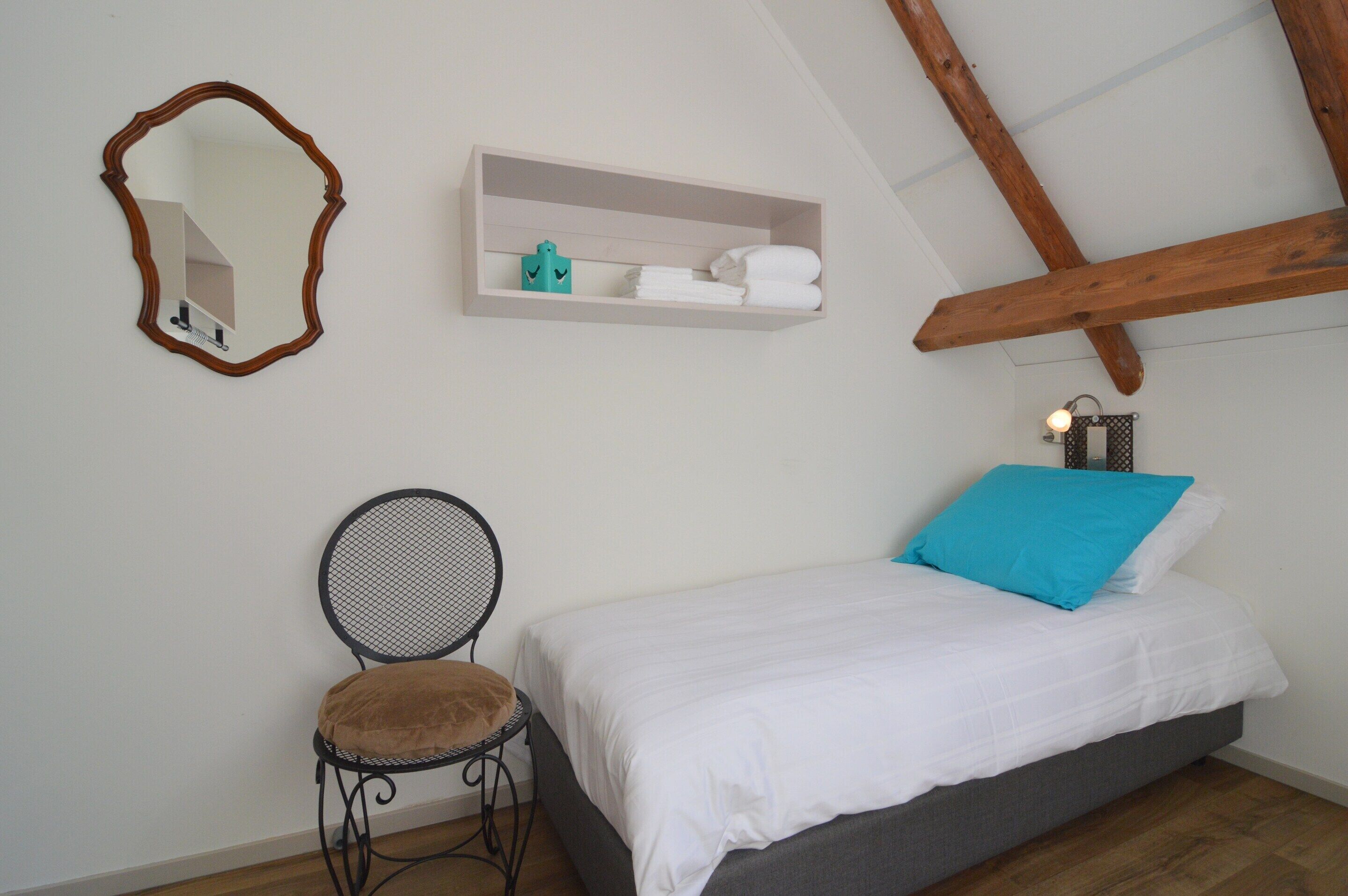 Casa | 9 habitaciones, muebles diferentes y tabla de planchar con plancha 