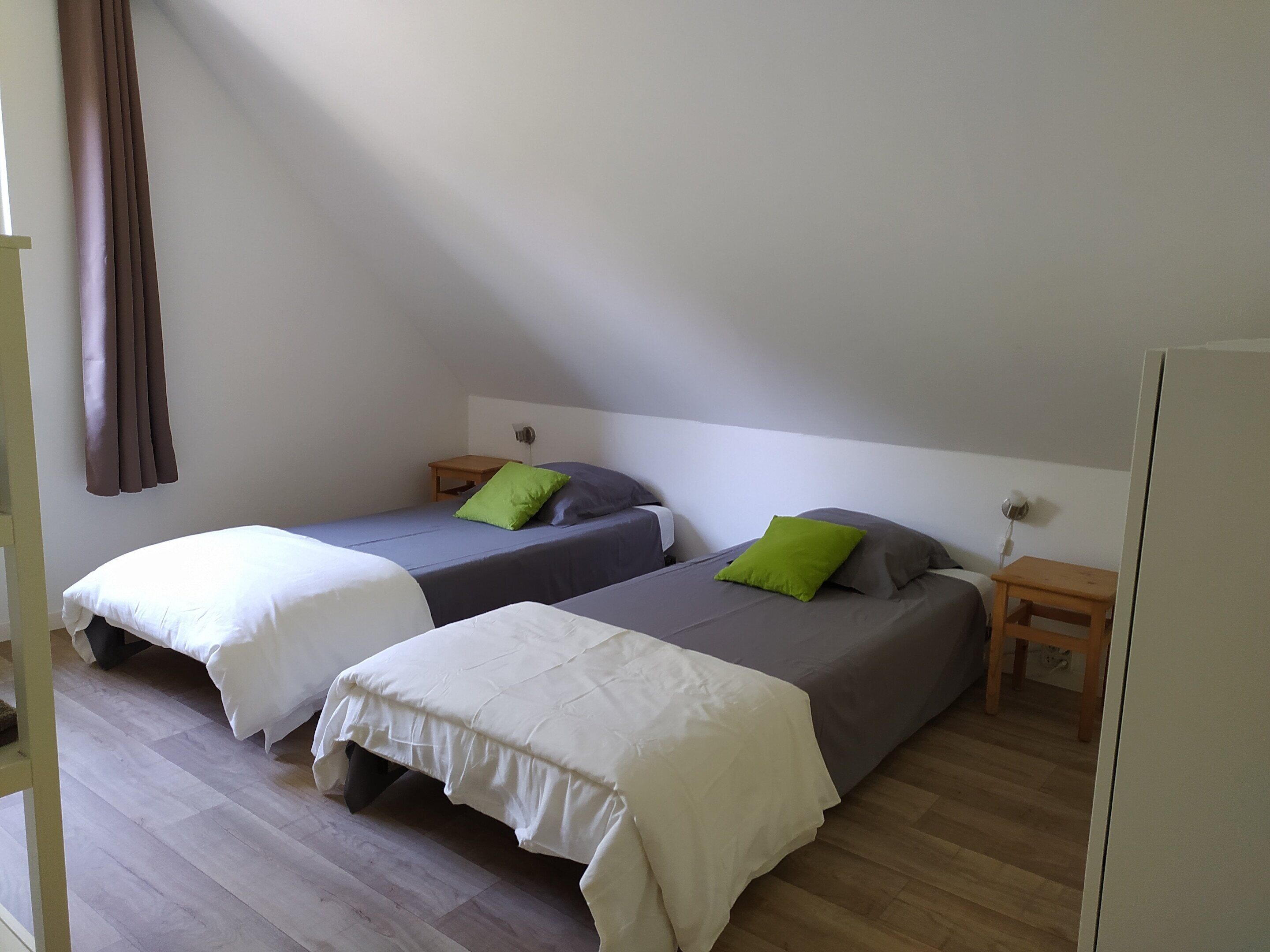 House | 4 bedrooms, individually furnished, iron/ironing board, bed sheets