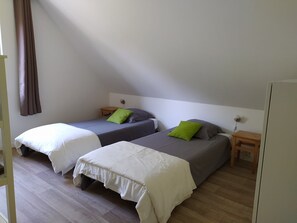 Talo | 4 makuuhuonetta, yksilöllisesti kalustettu, silitysrauta/-lauta