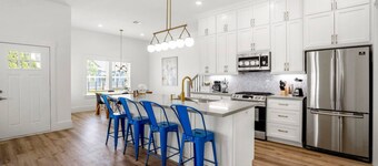 Cloud 9 Super-Luxe at East Downtown
