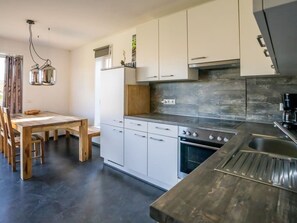 Réfrigérateur, four, plaque de cuisson, lave-vaisselle