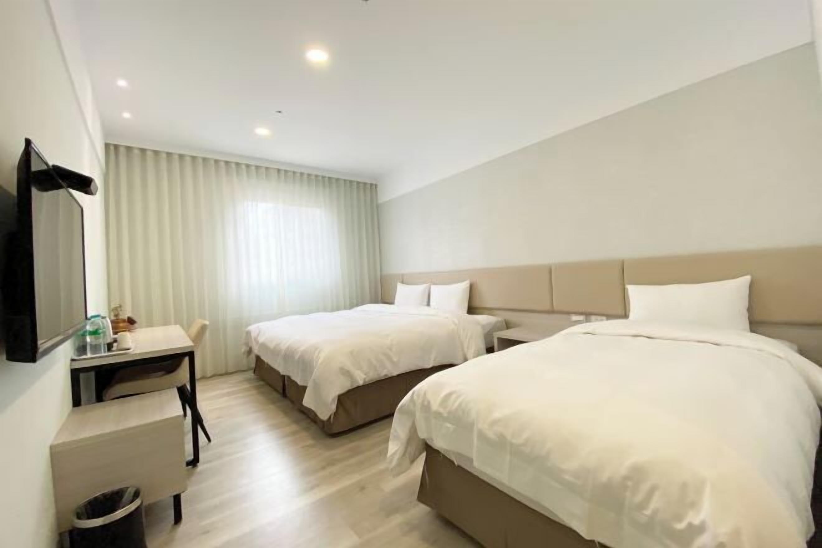 Desk, laptop workspace, soundproofing, free WiFi