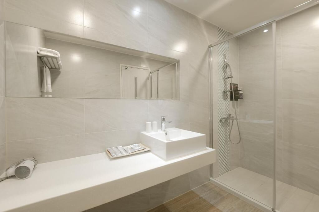 superior double room, balcony | bathroom | free toiletries, hair dryer, slippers, bidet