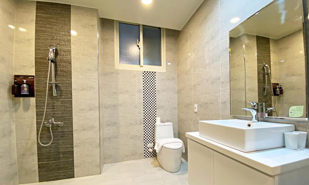 standard double room, no windows | 1 bedroom, desk, laptop workspace, soundproofing