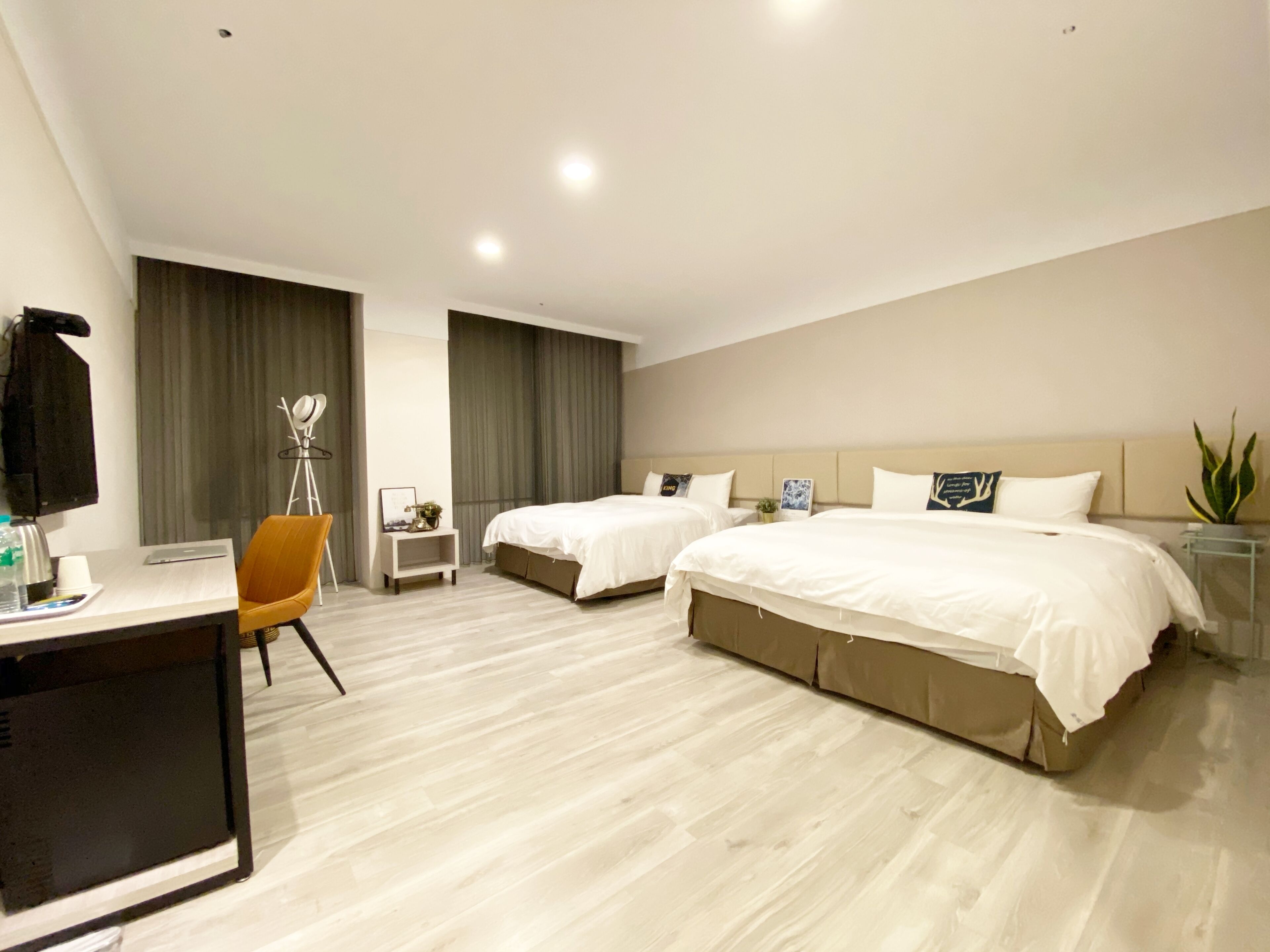 superior quadruple room | 1 bedroom, desk, laptop workspace, soundproofing