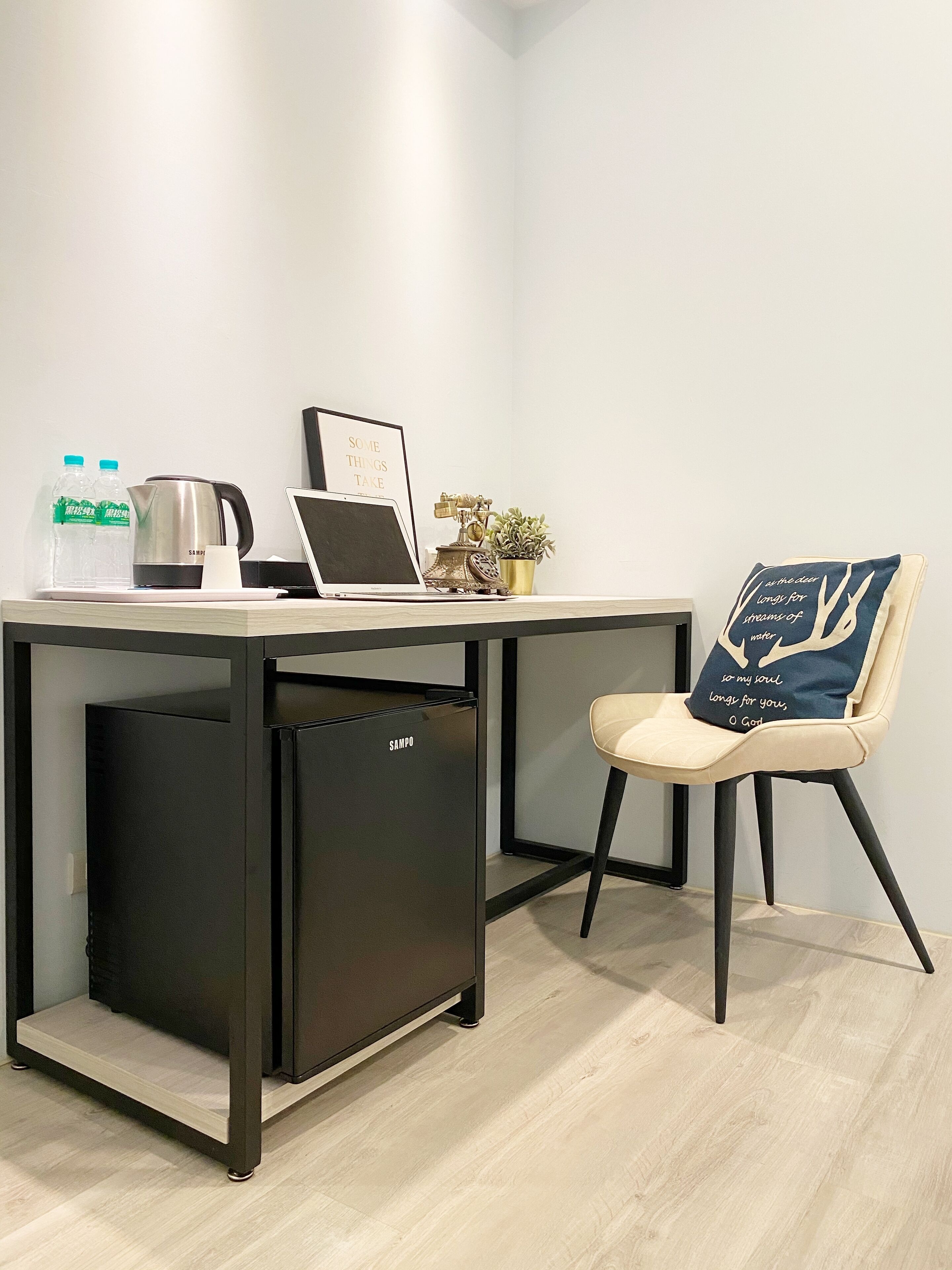 in-room business centre