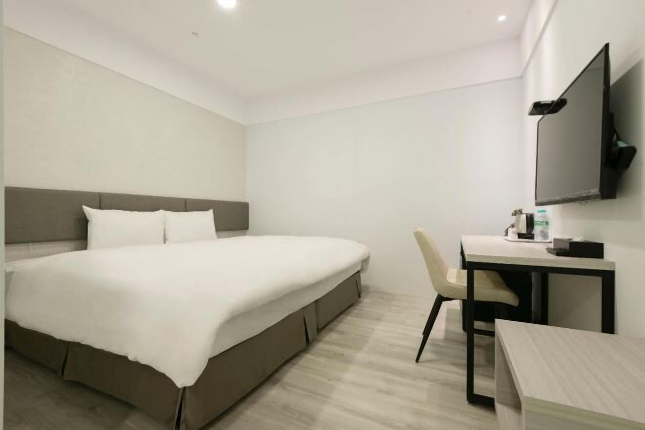 Desk, laptop workspace, soundproofing, free WiFi