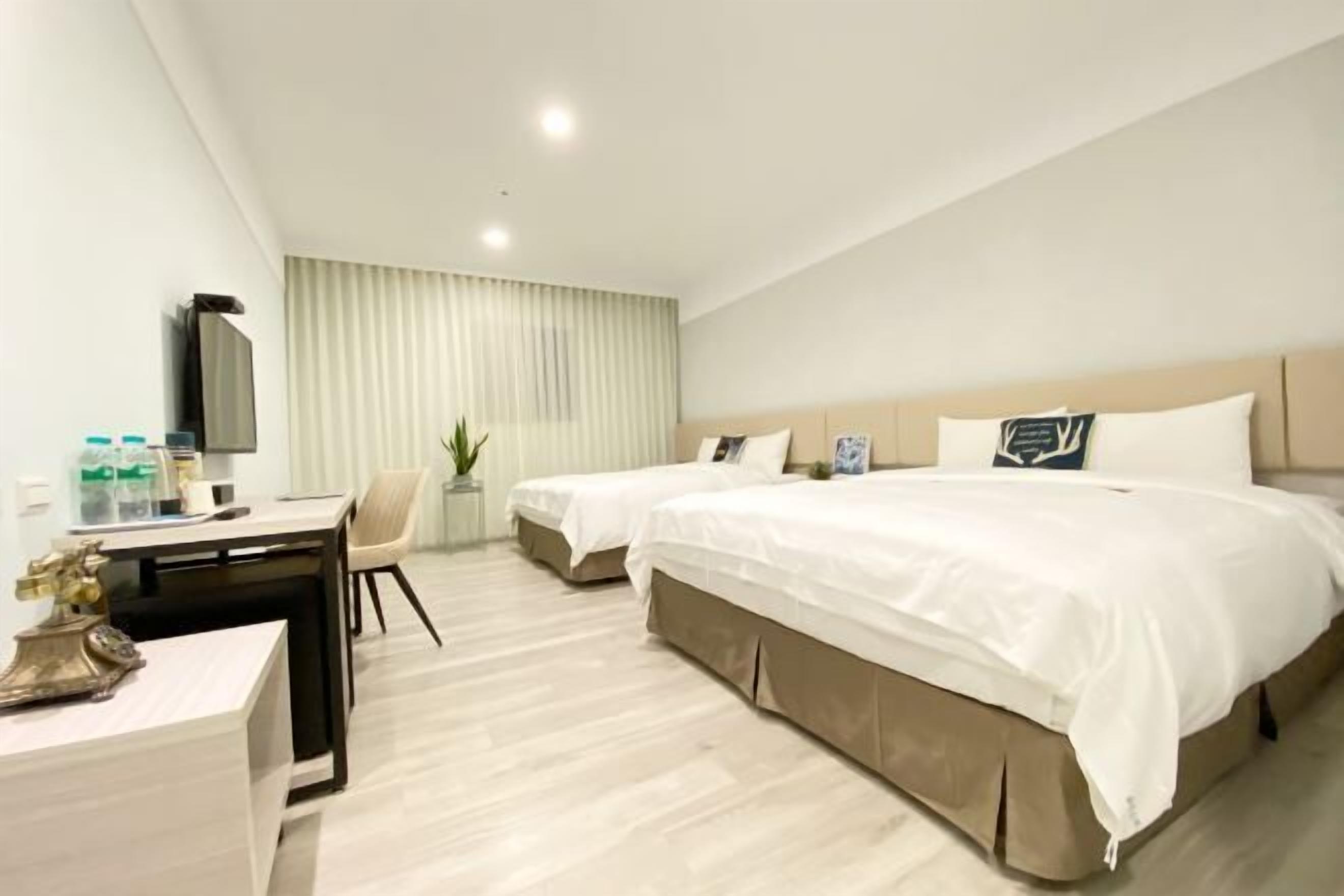 Desk, laptop workspace, soundproofing, free WiFi