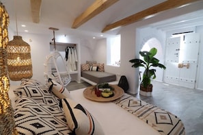 Deluxe Suite, Jetted Tub