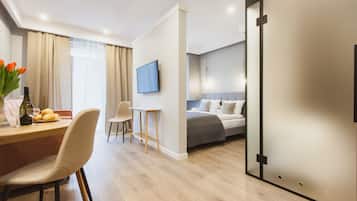 Design Apartment | Living room | 40-inch flat-screen TV with cable channels, TV