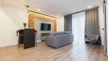 Comfort Apartment | Living room | 40-inch flat-screen TV with cable channels, TV