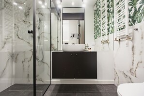 Classic Apartment | Bathroom