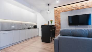 Comfort Apartment | Private kitchenette | Fridge, stovetop, dishwasher, coffee/tea maker