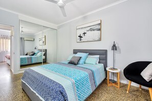 2 Schlafzimmer, Schreibtisch, Bügeleisen/Bügelbrett, Internetzugang