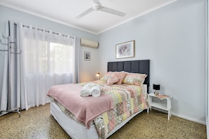 2 bedrooms, desk, iron/ironing board, internet