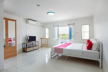 Standard Double Room | Desk, free WiFi, bed sheets