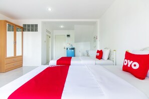 Habitación estándar con 2 camas individuales | Escritorio, wifi gratis y ropa de cama 