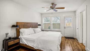 2 habitaciones, escritorio, tabla de planchar con plancha y wifi