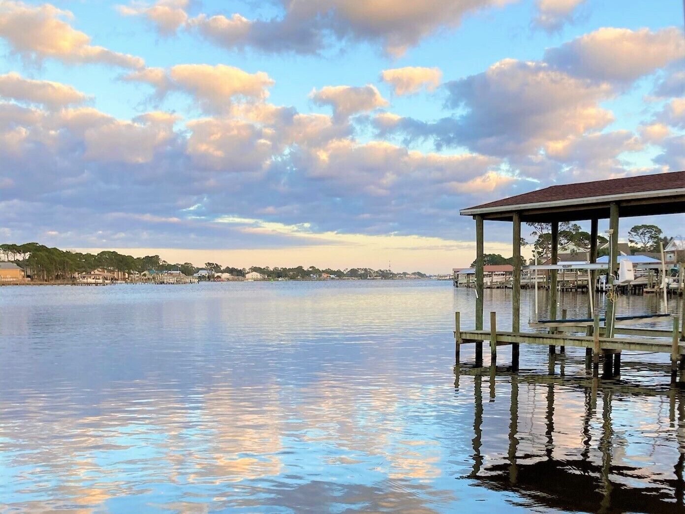 Spacious 3 BR Home Close to Beach, Boat Launch, Dogs Allowed