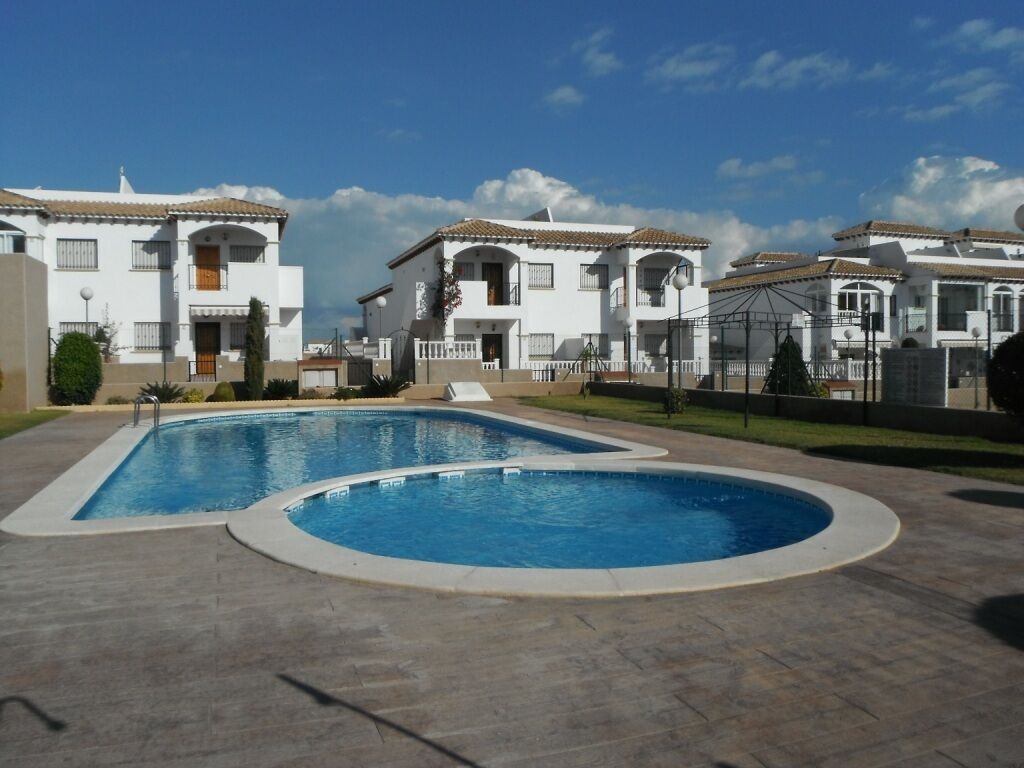 Precioso apartamento de 2 dormitorios en la planta superior La Cinuelica R15, Punta Prima