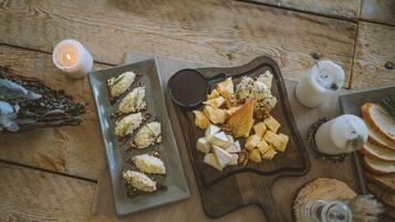 Tägliches inbegriffenes kontinentales Frühstück