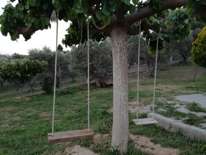 Property grounds - Beautiful STONE HOUSE, Evia Island (Politika)