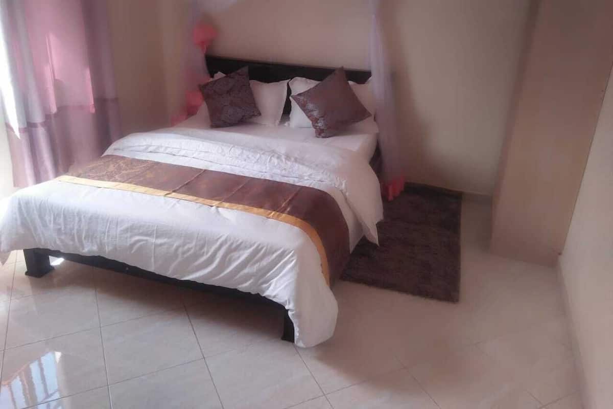 Executive Double Room | Desk, free WiFi, bed sheets