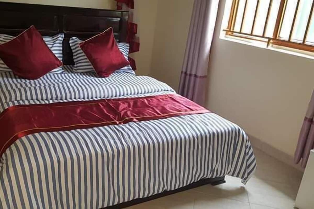 Deluxe Double Room | Desk, free WiFi, bed sheets