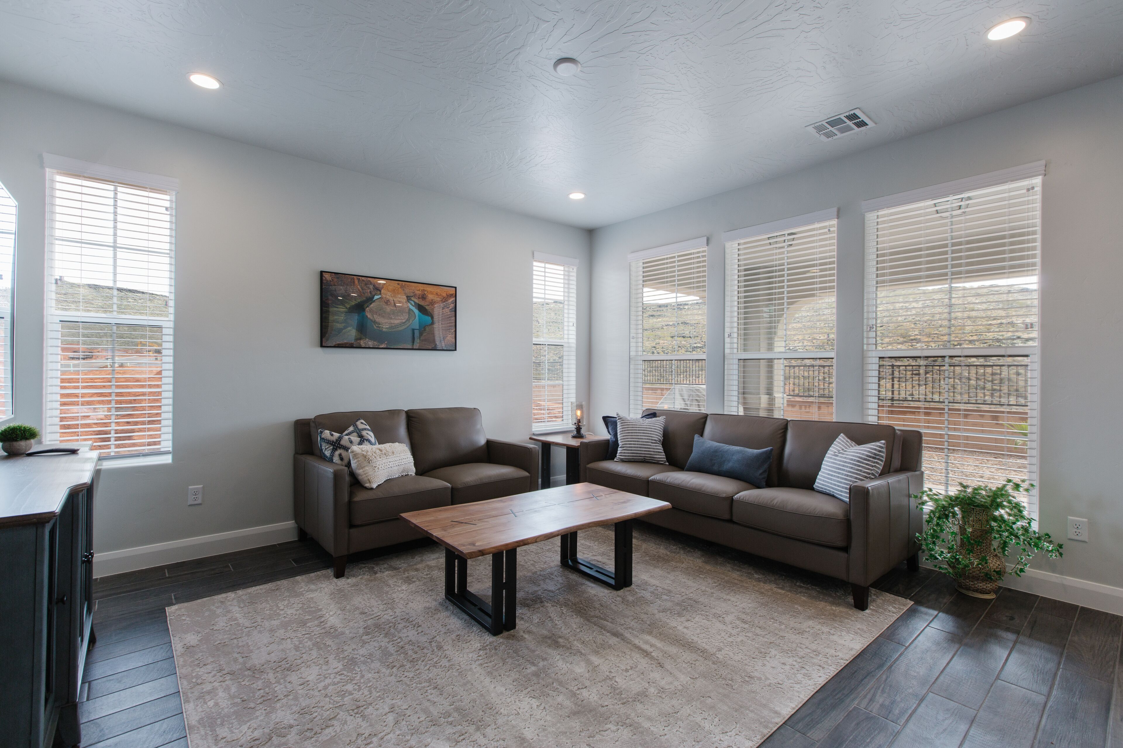 Escondido 2254 l 4 bedroom, 4 bath, near Sand Hollow Lake, and Quail