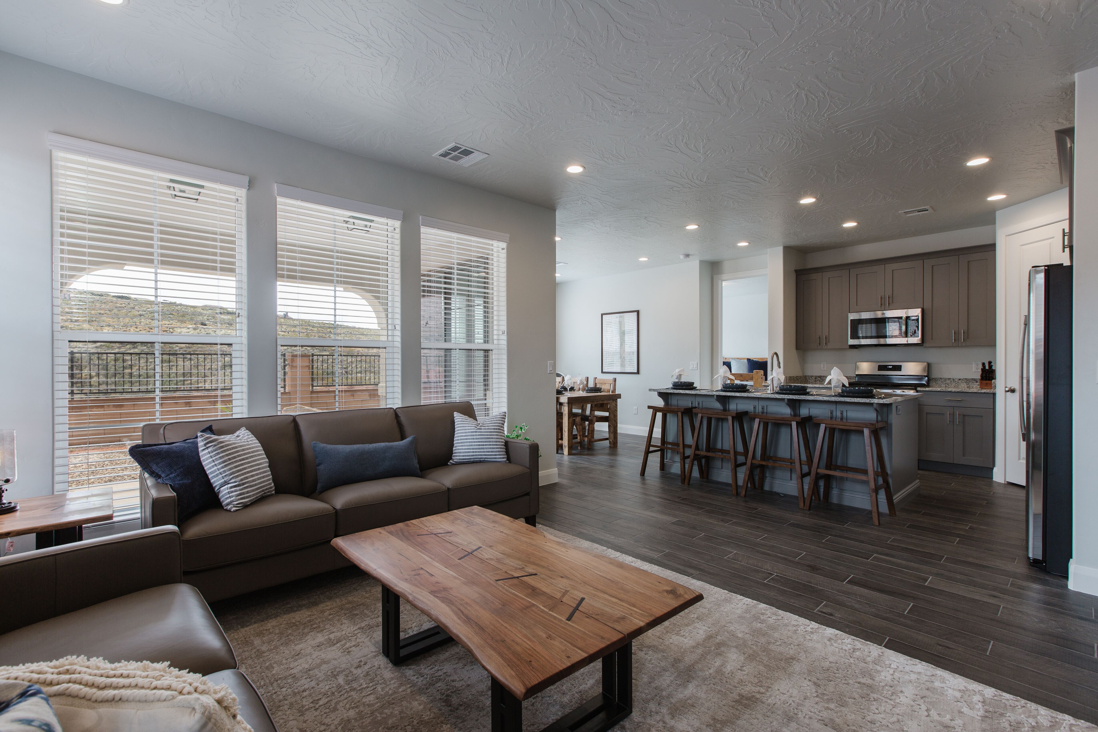 Escondido 2254 l 4 bedroom, 4 bath, near Sand Hollow Lake, and Quail