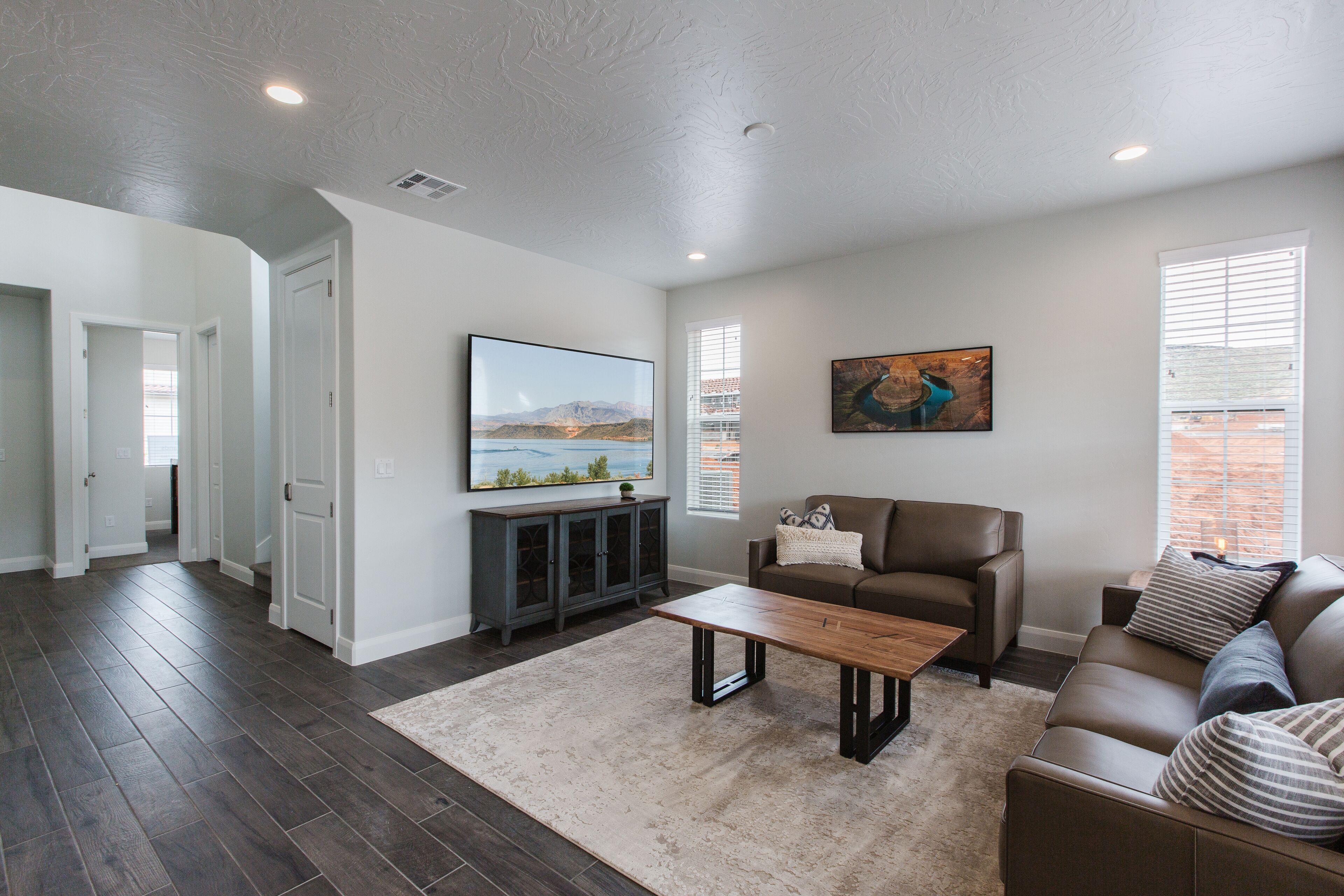 Escondido 2254 l 4 bedroom, 4 bath, near Sand Hollow Lake, and Quail