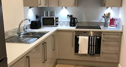 Contemporáneo de 2 habitaciones en el corazón de Stevenage - Totalmente amueblado