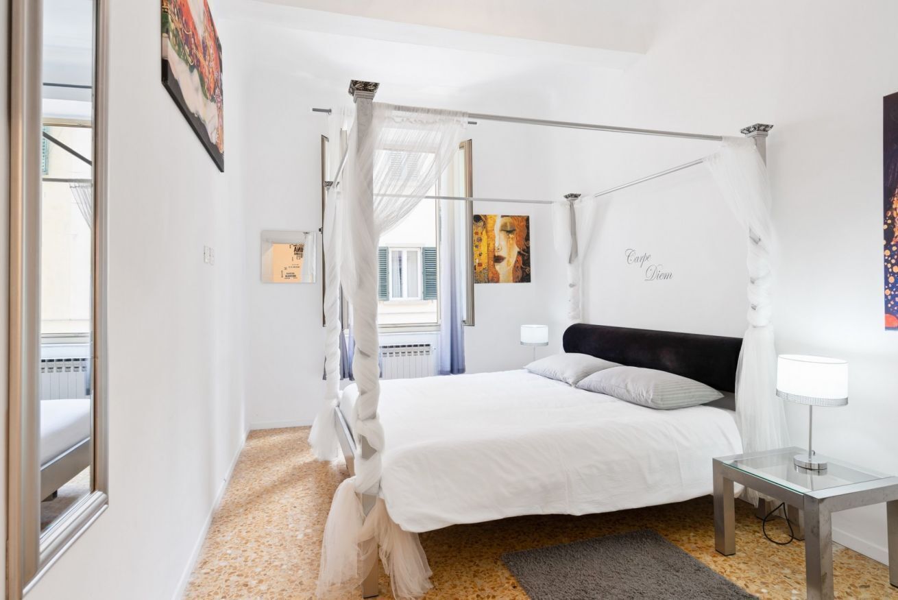 2 bedrooms, iron/ironing board, WiFi