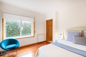 2 chambres, fer et planche à repasser, lits bébé (en supplément)