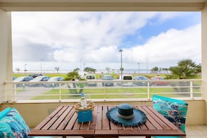 Apartamento, 2 habitaciones, vistas al mar | Terraza o patio