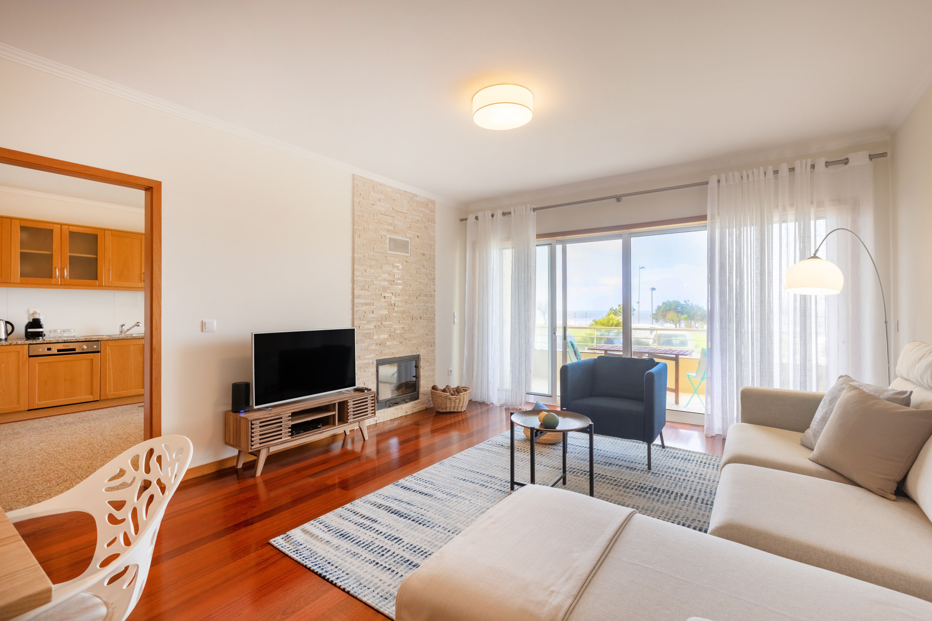 Leilighet, 2 soverom, havutsikt | Oppholdsområde | Flatskjerm-TV